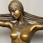 Bronzen Beeld In Art Deco-Stijl Van Een Vrouw. thumbnail 2