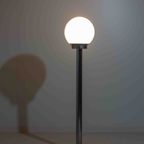 Modernistische Mid-century Chrome Vloerlamp Met Opaline Glazen Bol, Italië 1970s thumbnail 5