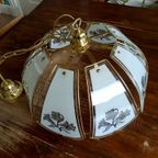 Vintage Hollywood Regency Hanglamp Met Messing En Glazen Bloemenkap – Jaren '80 Eyecatcher thumbnail 11