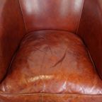 Set Van 2 Cognac-kleurige Rundleren Clubfauteuils En Hocker In Engelse Stijl thumbnail 10