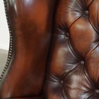 Luxe, Statige, Bruine Rundleren Chesterfield Oorfauteuil Afgewerkt Met Siernagels thumbnail 12