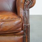 Comfortabele Vintage Engelse Stijl Schapenleren Oorfauteuil Met Een Prachtige Warme Kleurstelling thumbnail 11