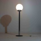 Modernistische Mid-century Chrome Vloerlamp Met Opaline Glazen Bol, Italië 1970s thumbnail 3