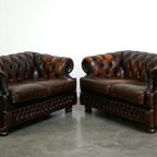 Prachtige Set Van 2 Rundleren Chesterfield 2 Zits Banken Met Uitmuntende Kleuren thumbnail 2