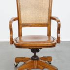 Luxe Cognac Kleurige Leren Bureaustoel Op Wieltjes Met Hout En Een Rieten/ Gematte Rugleuning thumbnail 11