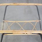 Leuke Vintage Jaren ’60 Rotan Salontafel Met Glazen Tafelblad Met Een Mooi Zwart Metalen Frame thumbnail 7