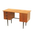 Vintage Bureau Met 3 Lades En Zwarte Poten Gemaakt In De Jaren '60 thumbnail 5