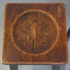 Set Van 2 Antieke Engelse Massief Eikenhouten Krukken/ Stools Met Een Vleugje Art Nouveau Stijl. thumbnail 6