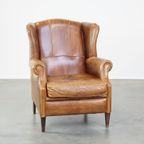 Sierlijke, Stijlvolle, Tijdloze En Comfortabele Oorfauteuil Gemaakt Van Rundleer In Engelse Stijl thumbnail 2
