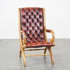 Luxe En Klassieke Rood Gevlamde Engelse Rundleren Chesterfield Fauteuil Met Sierlijke Details thumbnail 10