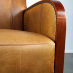 Luxe Rundleren Artdeco Design Armchair Met Houten Armleuningen En Cognac Kleur Leer thumbnail 10