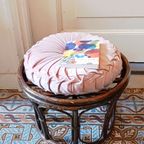 Vintage Manou/rotan Kruk, Poef, Tafeltje Met Pastelroze Velvet Touch, Jaren '70 thumbnail 2