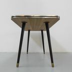 Vintage Salontafel Met Glazen Blad En Schuine, Taps Toelopende Poten thumbnail 13