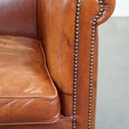 Comfortabele Cognac-kleurige Engelse Rundleren Clubfauteuil Met Een Afwerking Met Siernagels thumbnail 10