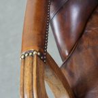 Comfortabele En Klassieke, Prachtig Gekleurde Engelse Rundleren Chesterfield Fauteuil thumbnail 4