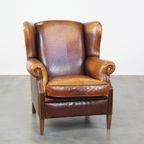 Karakteristieke En Tijdloze Vintage Schapenleren Oorfauteuil Met Mooie Kleuren thumbnail 2