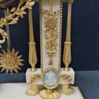 Een Mooie Vroege Witmarmeren Portaaltafelklok Met Vuurvergulde Ornamenten. thumbnail 15