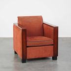 Luxe Art Deco Design Fauteuil Met Rode Stoffen Bekleding En Houten Details thumbnail 2