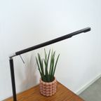Zwart Metalen Kantelbare Bureaulamp Met Chromen Details thumbnail 12