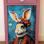 Brocante Roze Nachtkastje Met Konijn thumbnail 4