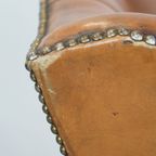 Klassieke En Licht Cognac-kleurige Rundleren Engelse Chesterfield Oorfauteuil thumbnail 13