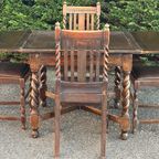 A 1920S Oak Draw-Leaf Dining Table, On Barley-Twist Legs  And 4 Stoelen thumbnail 7