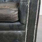 Zwarte 2.5 Zits Rundleren Engelse Chesterfield Bank Met Leuke, Luxe Details thumbnail 3