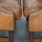 Set Van 2 Klassieke Vintage Rundleren Engelse Chesterfield Oorfauteuils In Een Lichte Cognac Kleu thumbnail 5