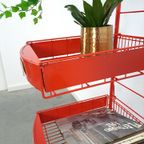 Rood Metalen Winkelvitrine Winkelrek Met Manden Vintage thumbnail 22