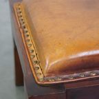 Unieke Schapenleren Hocker Met Mooie Details En Gecombineerd Met Hout thumbnail 9