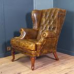 Cognackleurige Chesterfield Wingback Fauteuil (2x) thumbnail 3