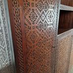 Grote Antieke Kast In Marokkaanse Stijl | Houten Gebeeldhouwde Kast thumbnail 6