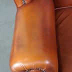 Sierlijke, Gladde En Comfortabele Rundleren Engelse Chesterfield Oorfauteuil In Een Mooie Klassie thumbnail 8