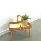 Vintage Rotan Dienblad Op Poten Met Geel Formica thumbnail 4