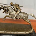 Bronzen Beeld. In De Stijl Van Middeleeuwse Gotische Beeldhouwkunst. thumbnail 2