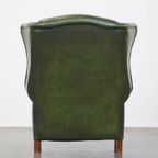 In Goede Staat Verkerende, Klassiek Groene En Gladde Rundleren Engelse Chesterfield Oorfauteuil thumbnail 5