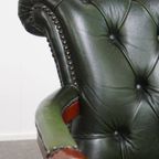 Tijdloze Groene Rundleren Chesterfield Bureaustoel In Engelse Stijl Op Wieltjes thumbnail 9