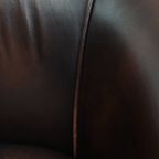 Elegante En Comfortabele Rundleren Clubfauteuil In Engelse Stijl In Een Mooie Donkere Kleur thumbnail 13