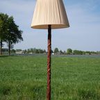 Antieke Schemerlamp Met Houtsnijwerk thumbnail 4