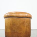 Comfortabele En Charmante, Stoere Schapenleren Clubfauteuil In Een Prachtige Cognac Kleur thumbnail 5