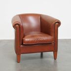 Nette, In Goede Staat Verkerende Rundleren Clubfauteuil In Een Mooie Cognac Kleur thumbnail 2