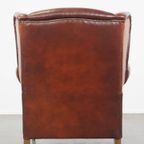 Comfortabele Vintage Engelse Stijl Schapenleren Oorfauteuil Met Een Prachtige Warme Kleurstelling thumbnail 5