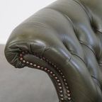 Tijdloze Groene Rundleren Chesterfield Bureaustoel In Engelse Stijl Op Wieltjes thumbnail 12