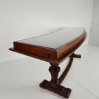 Eikenhouten Museumvitrinekast Uit De Jaren 40-50 – Horizontaal Gebogen Model thumbnail 2