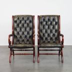 Set Van 2 Tijdloze, Klassieke Groene Rundleren Engelse Chesterfield Fauteuils Met Hout thumbnail 16