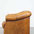 Karaktervolle, Charmante Vintage Schapenleren Clubfauteuil In Een Mooie Lichte Cognac Kleur thumbnail 4