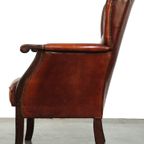 Klassieke Vintage Schapenleren Oorfauteuil Met Mooie Afwerking En Warme Kleuren thumbnail 6