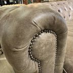 Prachtige Xl Chesterfield 3,5 Zits Bank Vintage Taupe Bruin Leer thumbnail 2