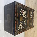 Vintage Chinese Lakkast Vogels Bloemen (speksteen) Bohemian Kast / Oosterse Kast / Aziatische Kast thumbnail 6