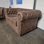 Brighton 2-zits Classic Chesterfield Bank – Bruin, Soft Leer thumbnail 3